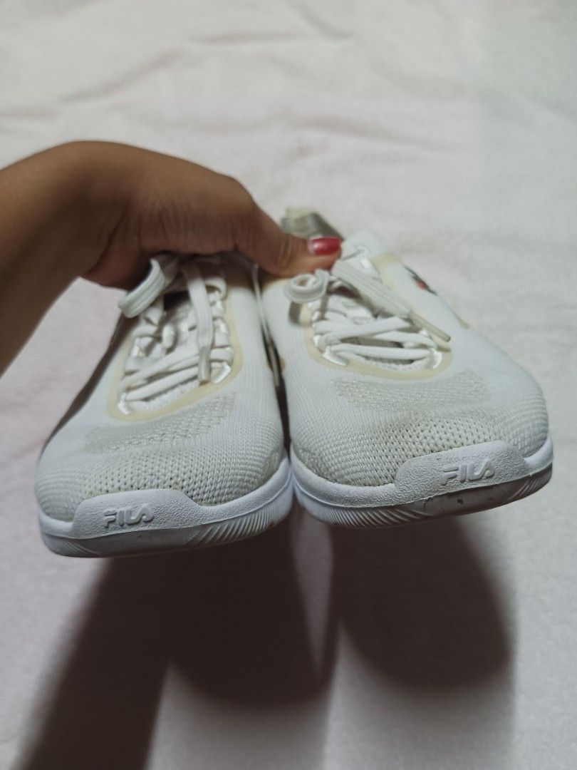 Fila Running Shoes (Category: Sneakers) located in Malabon City. Submitted by mslalan (Listing ID 1375863175, Image 2). Description: White in color Size 6 23cm Comfy Clean & ready to use Orig.