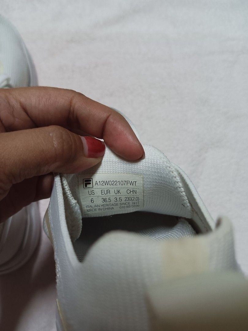 Fila Running Shoes (Category: Sneakers) located in Malabon City. Submitted by mslalan (Listing ID 1375863175, Image 3). Description: White in color Size 6 23cm Comfy Clean & ready to use Orig.