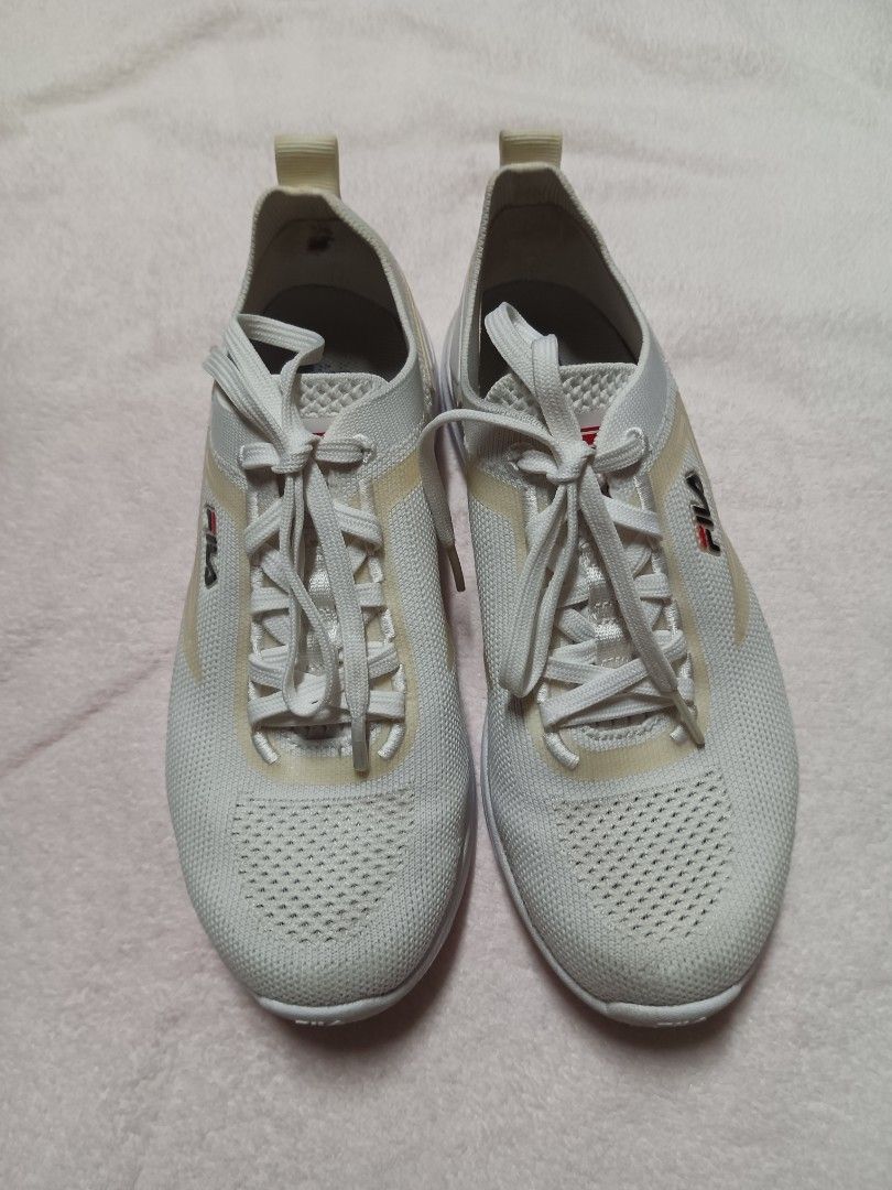 Fila Running Shoes (Category: Sneakers) located in Malabon City. Submitted by mslalan (Listing ID 1375863175, Image 1). Description: White in color Size 6 23cm Comfy Clean & ready to use Orig.