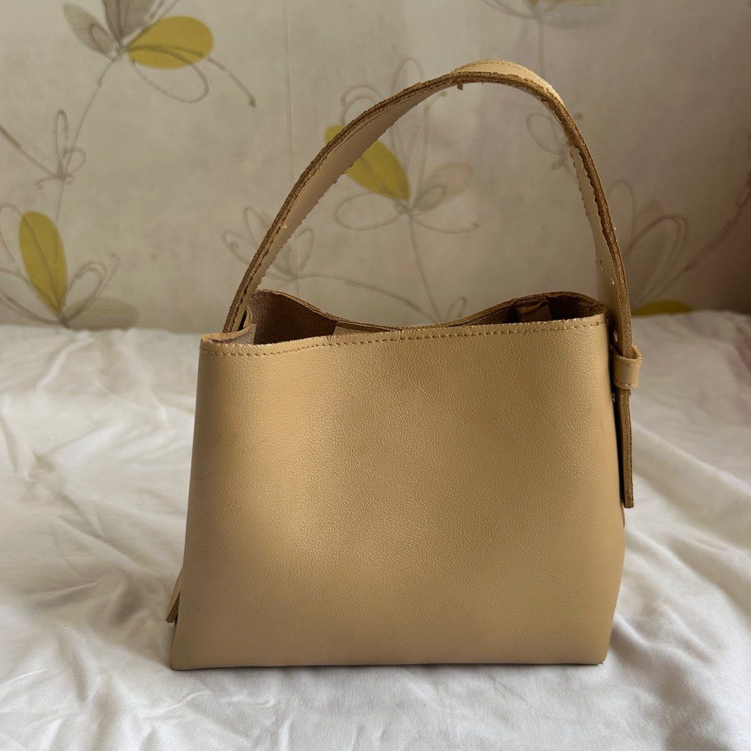 GVN Micro Bag in Oatmeal (Category: Cross-body Bags) located in Cavite. Submitted by kydeclutter (Listing ID 1375899944, Image 3). Description: - Loved this so much! - Originally bought for ₱1700, selling it for only ₱500 due to obvious signs of usage.
