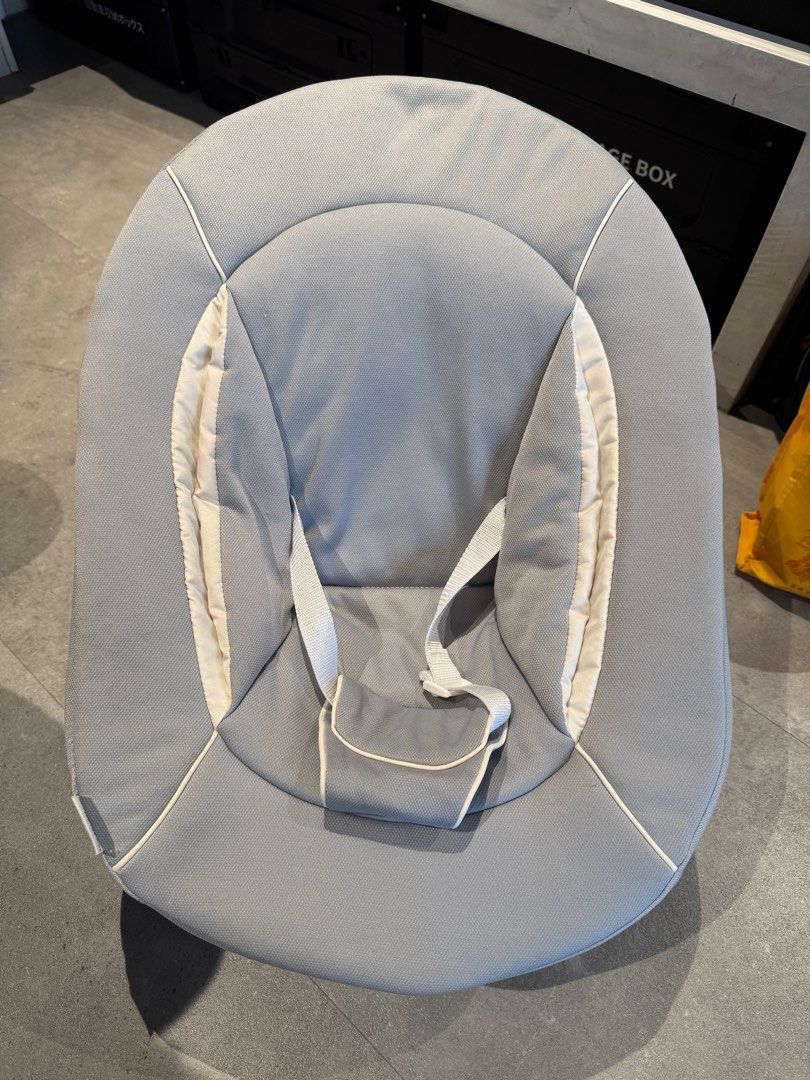 Hauck Alpha 2-in-1 Ergonomic Baby Bouncer (Category: Infant Playtime) located in Singapore. Submitted by vontayaynov (Listing ID 1375966367, Image 1). Description: Bought it to use with the Hauck high chair. But baby didn’t like to be in it. PM for more photos .