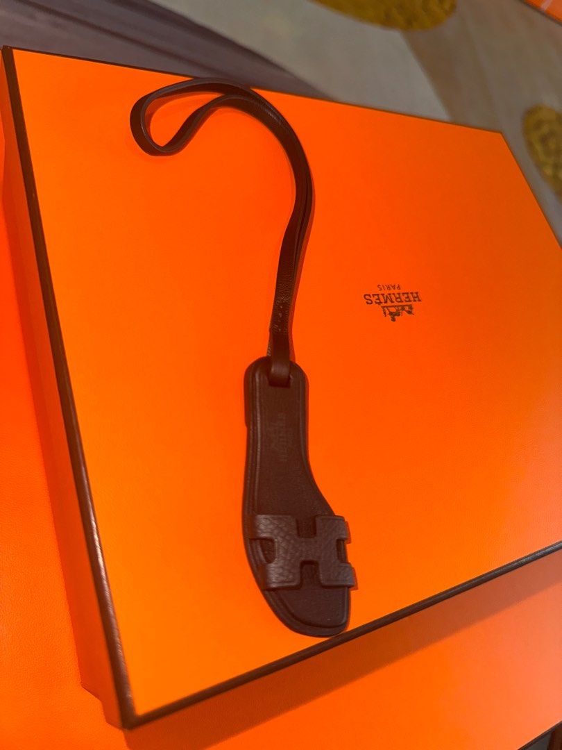 Hermes Oran Charm All Black (Category: Luxury Accessories) located in Quezon City. Submitted by luxury.shop_ph (Listing ID 1375988840, Image 2). Description: .