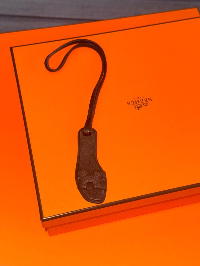 Hermes Oran Charm All Black (Category: Luxury Accessories) located in Quezon City. Submitted by luxury.shop_ph (Listing ID 1375988840, Image 3). Description: .
