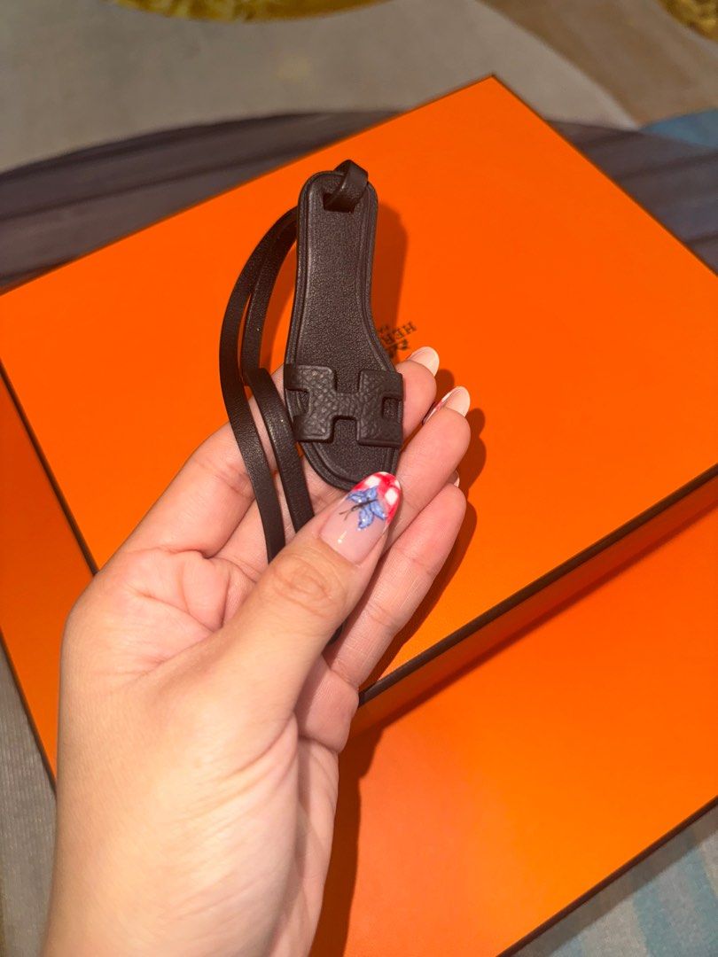 Hermes Oran Charm All Black (Category: Luxury Accessories) located in Quezon City. Submitted by luxury.shop_ph (Listing ID 1375988840, Image 1). Description: .