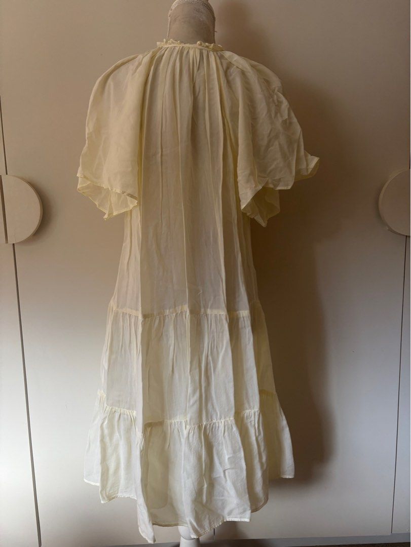 H&M pale yellow dress (Category: Dresses) located in Davao. Submitted by wintermelonclothing (Listing ID 1375912543, Image 3). Description: H&M pale yellow dress (Medium) No inner Php 350 (Free shipping) Worn once only. RFS: decluttering.