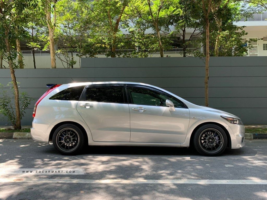 Honda Stream 1.8 (A)62885347795329112