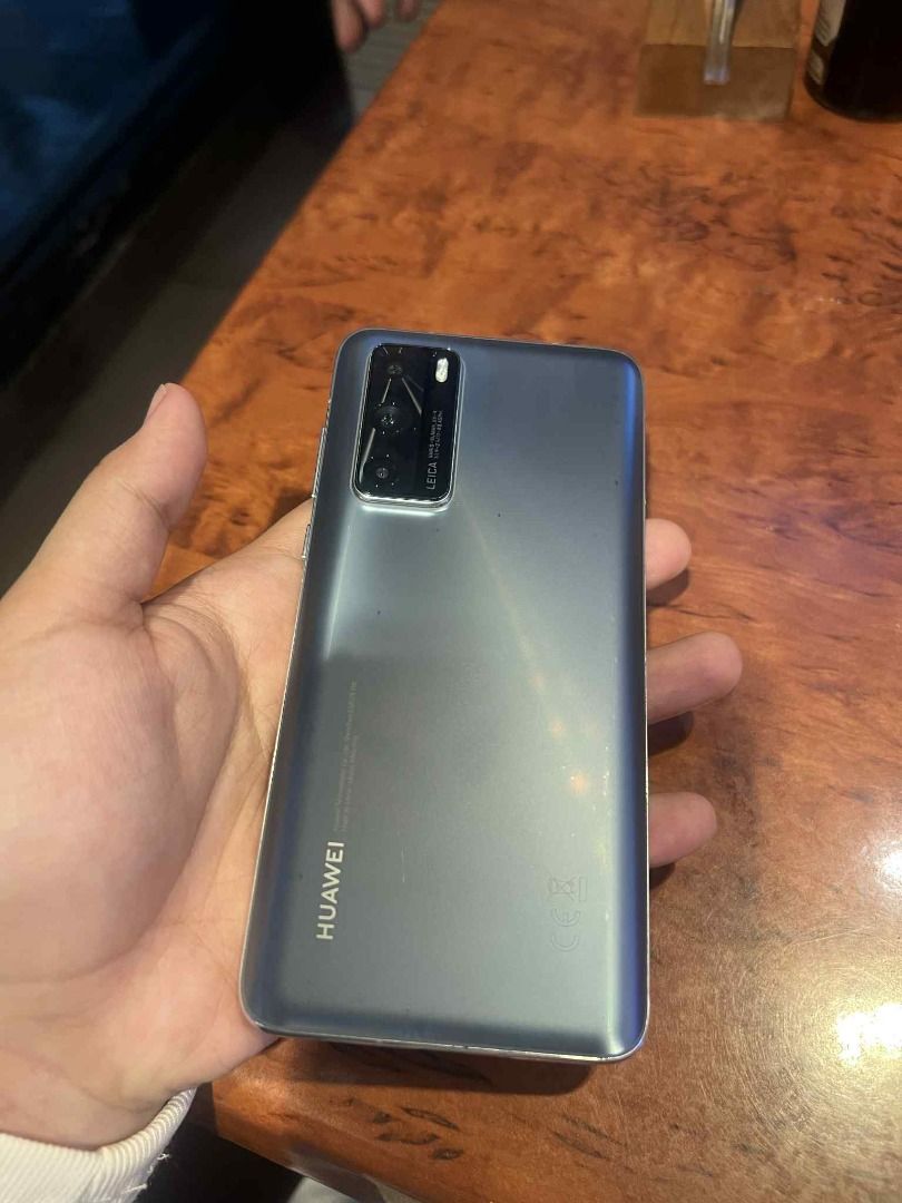 HUAWEI P40 (Category: Huawei) located in Caloocan City. Submitted by lux_sellier (Listing ID 1311516764, Image 1). Description: Kunin nyo na please parang awa nyo na huhu, pang dagdag college lang po 😭😭 kaya pa yan tawa ran basta get agad LADY OWNED Good as new, No parts changed, no dents, no scratches RFS: debale na walang phone, basta may pang college ROM: 128GB RAM: 8GB Color: SilverFrost Dual sim Still in very good condition Magandang camer
