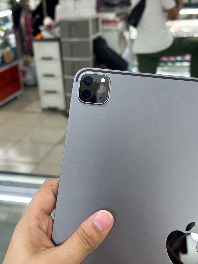 iPad Pro 4TH Gen 128GB 12.9” Wifi No Issue Secondhand (Category: iPad) located in Pasig City. Submitted by FarAndRayShop (Listing ID 1375912995, Image 2). Description: OPEN FOR SWAP/SELLING/BUYING (RFS: Buy and Sell) Price: 27,499 iPad Pro 4TH Gen 128GB 12.9” •WIFI •NO HIDDEN ISSUES •TEST TO SAWA •Authentic Phone Physical store in Greenhills Shopping Center XC-07 Stall Number Look For Rayray Or Anika NO CASH INSTALLMENT We are open also for : *CR