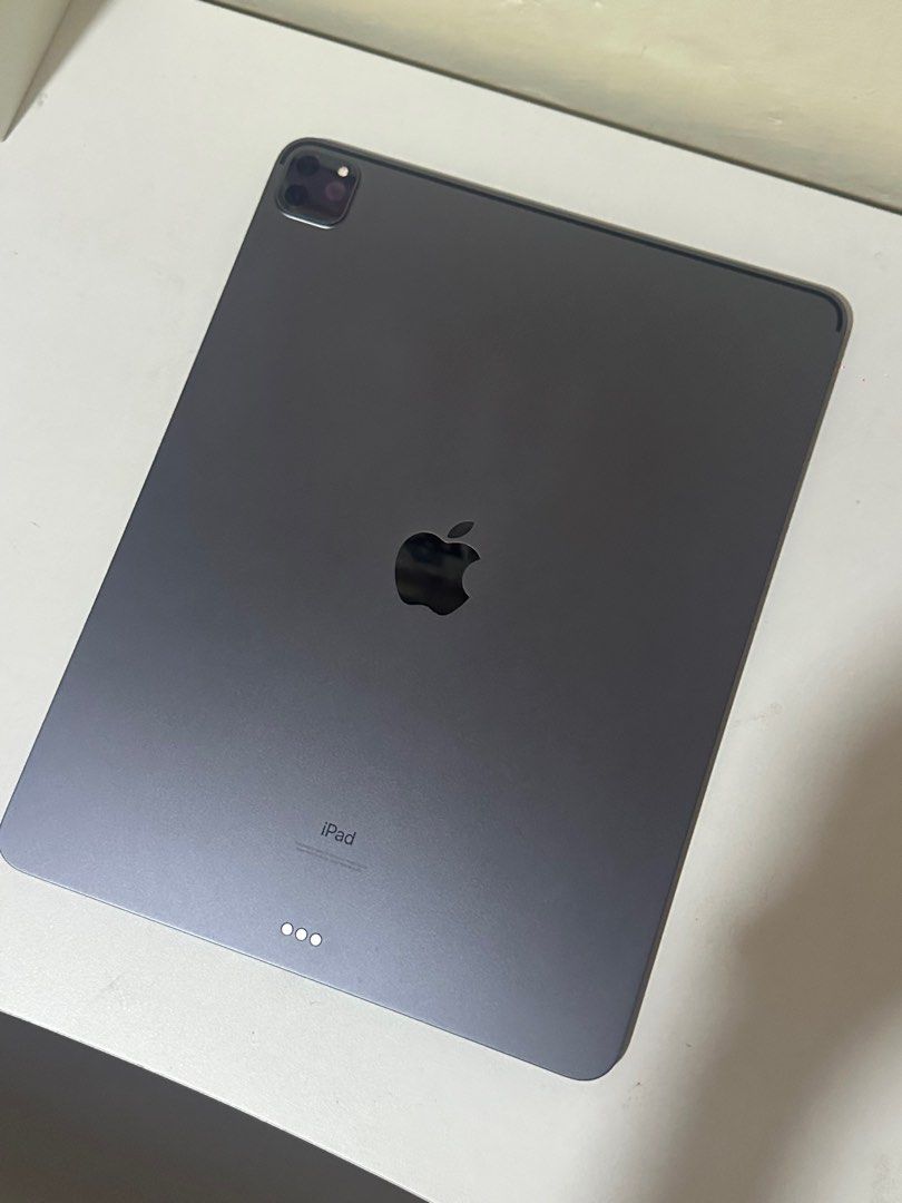 ipad pro 5th gen 12.9” with apple pencil (Category: iPad) located in Zamboanga. Submitted by foreverwithwon (Listing ID 1375956266, Image 2). Description: 128 gb m1 chip no dents no hidden issue no history of repair unit case apple pencil anker charger.