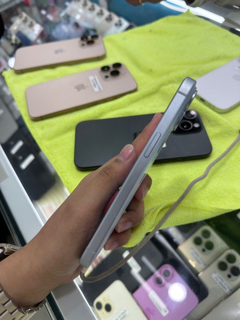 iPhone 15 128GB Factory Unlock No Issue Secondhand (Category: iPhone 15 Series) located in Pasig City. Submitted by FarAndRayShop (Listing ID 1375911988, Image 3). Description: OPEN FOR SWAP/SELLING/BUYING (RFS: Buy and Sell) Price: 32,499 iPhone 15 128GB •FACTORY UNLOCK •NO HIDDEN ISSUES •TEST TO SAWA •Authentic Phone Physical store in Greenhills Shopping Center XC-07 Stall Number Look For Rayray Or Anika NO CASH INSTALLMENT We are open also for