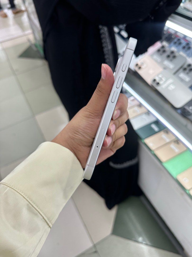 iPhone 16 128GB Factory Unlock No Issue Secondhand (Category: iPhone 16 Series) located in Pasig City. Submitted by FarAndRayShop (Listing ID 1375910291, Image 3). Description: OPEN FOR SWAP/SELLING/BUYING (RFS: Buy and Sell) Price: 38,499 iPhone 16 128GB •FACTORY UNLOCK •NO HIDDEN ISSUES •TEST TO SAWA •Authentic Phone Physical store in Greenhills Shopping Center XC-07 Stall Number Look For Rayray Or Anika NO CASH INSTALLMENT We are open also for