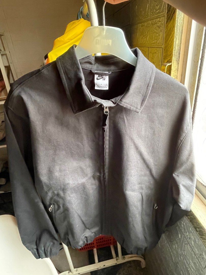 Jacket (Category: Coats, Jackets and Outerwear) located in Kuala Lumpur. Submitted by emrannng (Listing ID 1375925468, Image 3). Description: New Nike SB jacket.