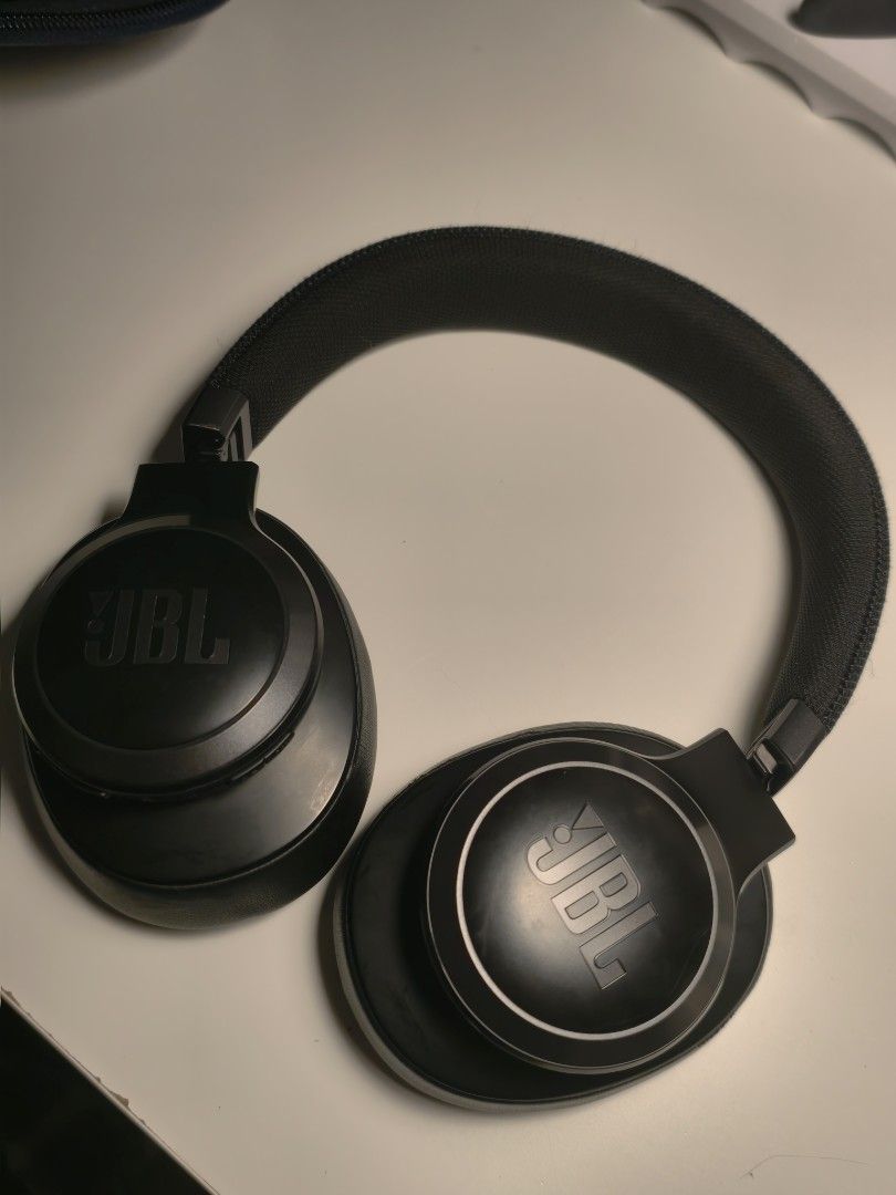 JBL LIVE 660 NC (WITH BATTERY ISSUES!!) (Category: Headphones & Headsets) located in Manila. Submitted by sycart (Listing ID 1375967677, Image 1). Description: comes with original box note: - has a battery issue. i had it checked at a jbl store, but they said they don't do battery repairs. - still fully functional when used with a wire (included in the package). - replaced the headphone cushions with new ones. - based on my research, the battery 