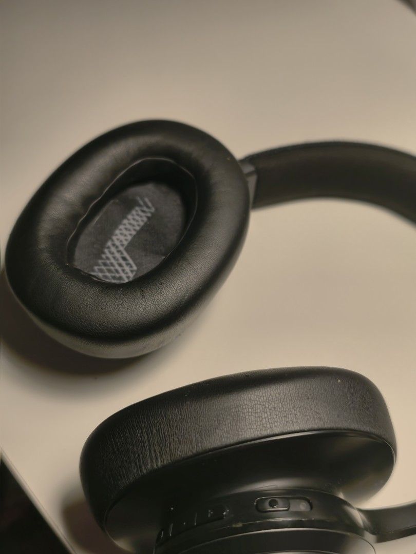 JBL LIVE 660 NC (WITH BATTERY ISSUES!!) (Category: Headphones & Headsets) located in Manila. Submitted by sycart (Listing ID 1375967677, Image 3). Description: comes with original box note: - has a battery issue. i had it checked at a jbl store, but they said they don't do battery repairs. - still fully functional when used with a wire (included in the package). - replaced the headphone cushions with new ones. - based on my research, the battery 