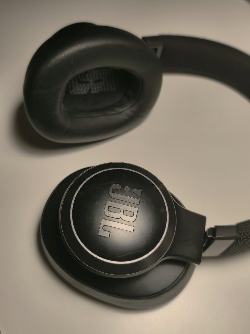 JBL LIVE 660 NC (WITH BATTERY ISSUES!!) (Category: Headphones & Headsets) located in Manila. Submitted by sycart (Listing ID 1375967677, Image 2). Description: comes with original box note: - has a battery issue. i had it checked at a jbl store, but they said they don't do battery repairs. - still fully functional when used with a wire (included in the package). - replaced the headphone cushions with new ones. - based on my research, the battery 