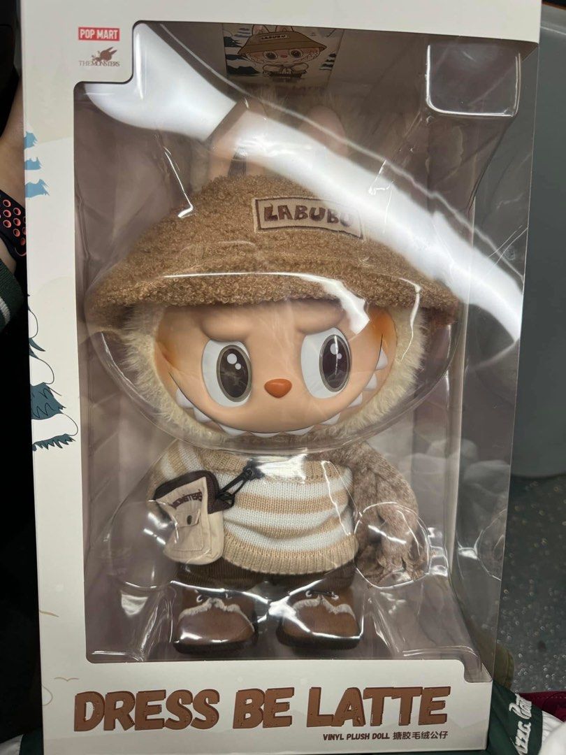 Labubu （分類：設計師玩具及盲盒）位於 Hong Kong。 由 hjr0929 提交（商品編號 1375965415，圖片 4）。簡介： 全新未開封 - 一代time to chill $1000 - 大春 Fall in wild $1200 - dress to latte $7000。