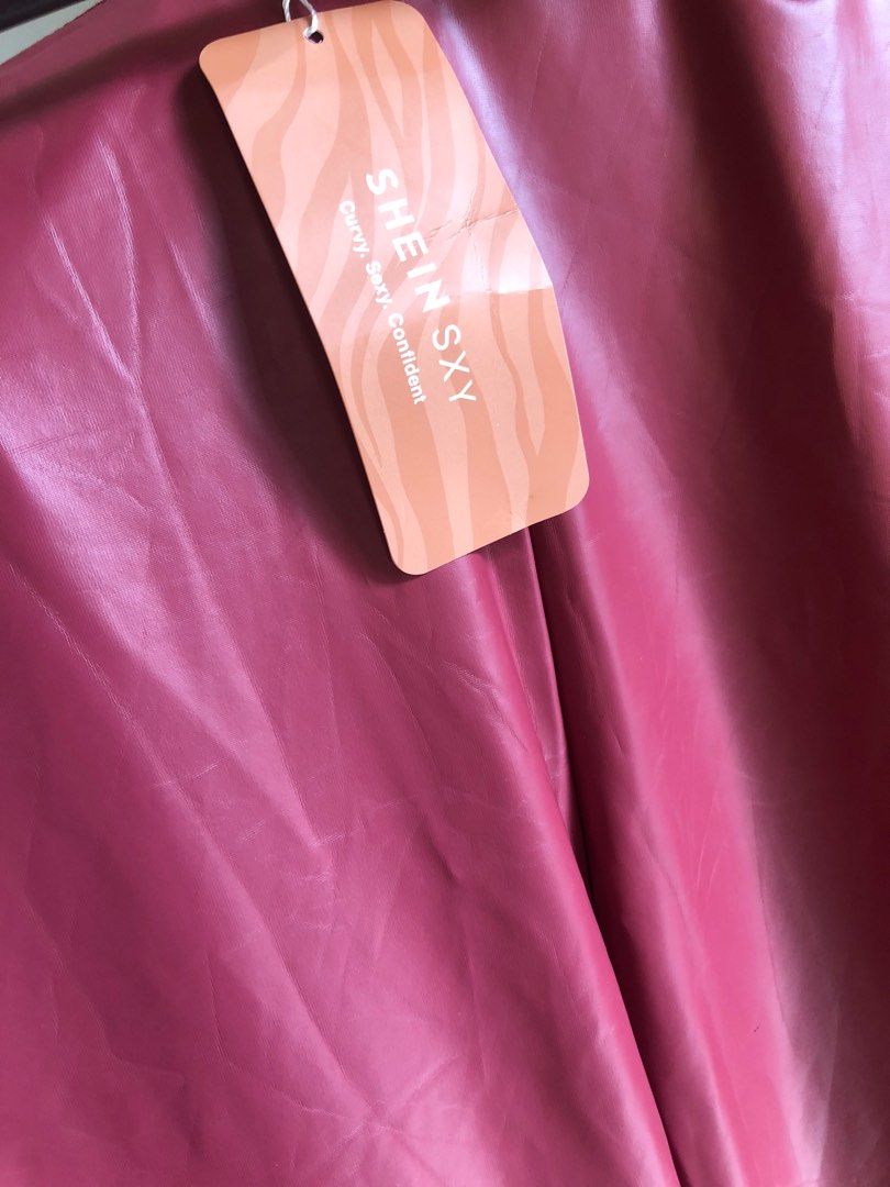 Leather Pants (Category: Other Bottoms) located in Mandaluyong City. Submitted by michgrayb.Enterprise (Listing ID 1375924480, Image 2). Description: Maroon leather pants Fit up to medium Soft leather stretchable.