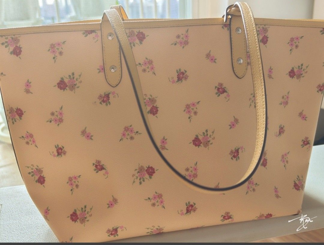 Limited edition Disney+Coach Bag Reversible (Category: Shoulder Bags) located in Manila. Submitted by gray_zharj9 (Listing ID 1348011150, Image 3). Description: selling my original coach bag, Rfs: moving out/decluttering it's great as a mommy bag as well, fits large organizer inner bag. carry mostly all on the go stuff. pm me for interested party location: makati thank you.
