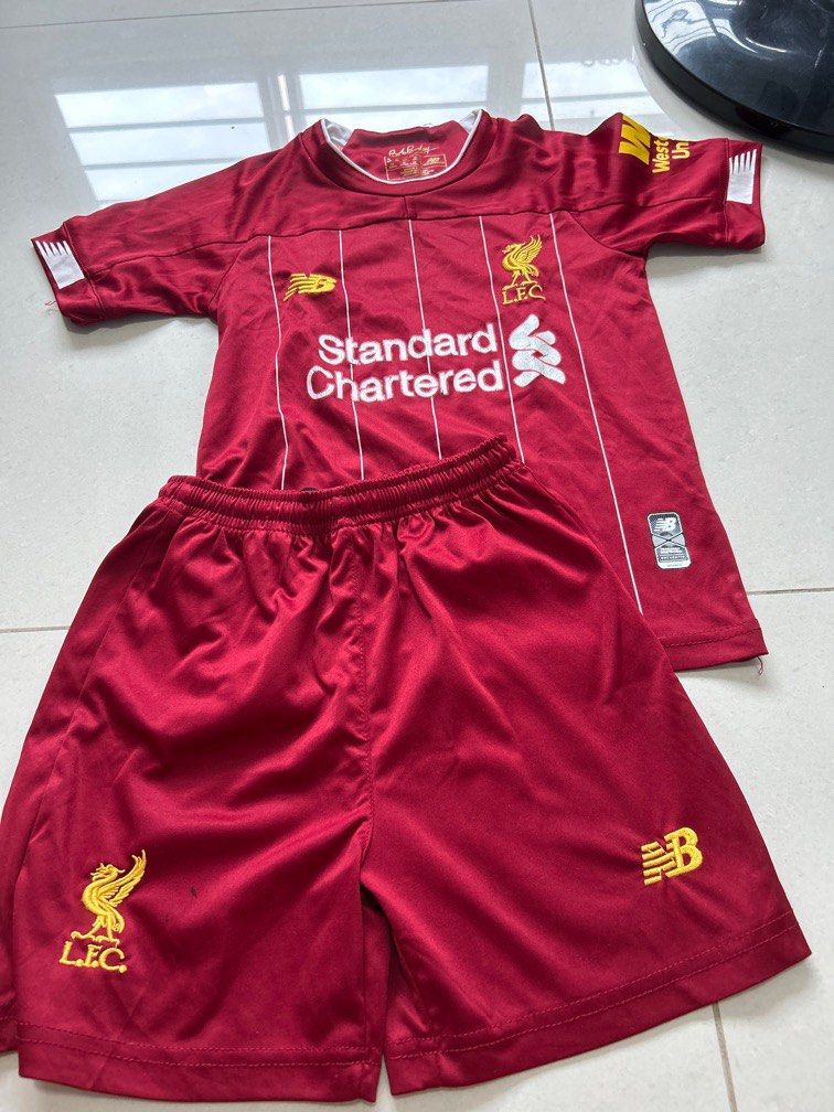 Liverpool red kids jersey -4yr boy (Category: Babies & Kids Fashion) located in Singapore. Submitted by citruspulp (Listing ID 1375940684, Image 1). Description: Size 18 Ptp 33cm Length 45cm.