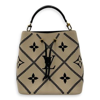 (Category: ) located in . Submitted by carousellluxury (Listing ID 1375912500, Image 1). Description: .