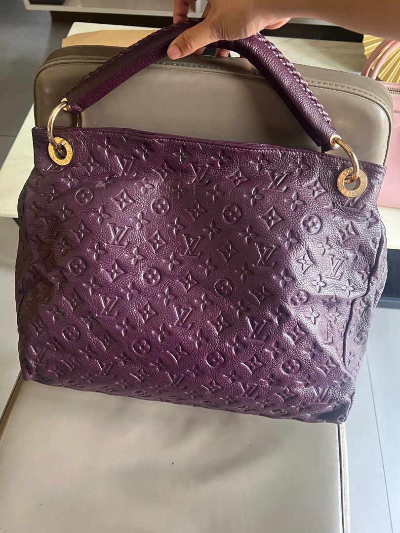 LV Artsy Empreinte Louis Vuitton (Category: Luxury Bags & Wallets) located in Quezon City. Submitted by la.rose.fashion (Listing ID 1375883640, Image 1). Description: LV Artsy Empreinte Excellent condition Only used once just kept in the closet 🙂.