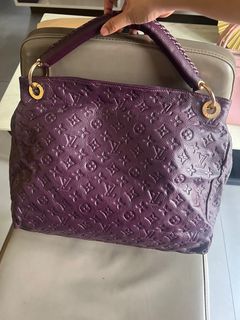 (Category: ) located in . Submitted by la.rose.fashion (Listing ID 1375883640, Image 1). Description: .