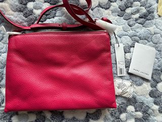 MARC JACOBS Flash Leather Logo Pink Crossbody Bag, 女裝, 手袋及銀包, 單肩包