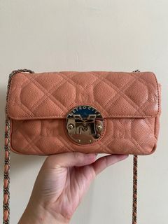 (Category: ) located in . Submitted by annebnfe (Listing ID 1375897014, Image 1). Description: .