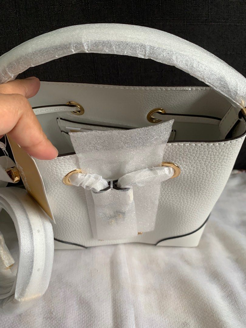 Michael Kors Mercer Small Bucket Bag (Category: Luxury Bags & Wallets) located in Odiongan. Submitted by bellecloset_ph (Listing ID 1375840782, Image 3). Description: Brand New & Original Bag from US. Michael Kors Mercer Small Pebbled Leather Bucket Bag..
