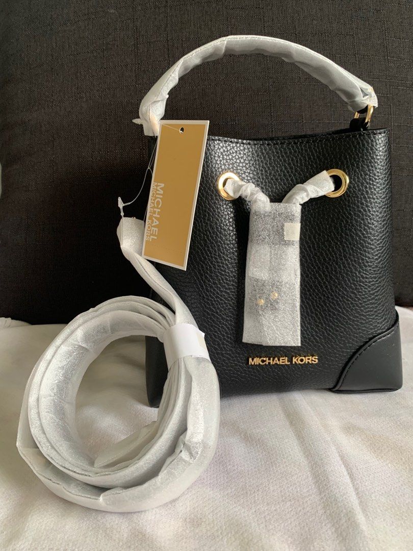 Michael Kors Mercer Small Bucket Bag (Category: Luxury Bags & Wallets) located in Odiongan. Submitted by bellecloset_ph (Listing ID 1375841128, Image 1). Description: Brand New & Original Bag from US. Michael Kors Mercer Small Pebbled Leather Bucket Bag..