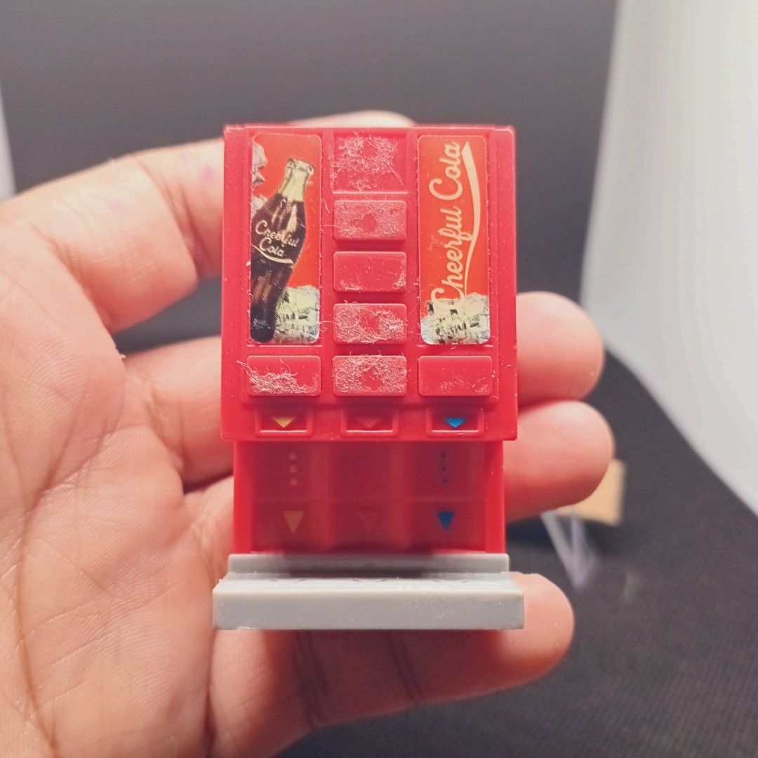 Miniture vendo machine (Category: Kids Toys) located in Pasig City. Submitted by akindzshop2 (Listing ID 1375912241, Image 1). Description: .