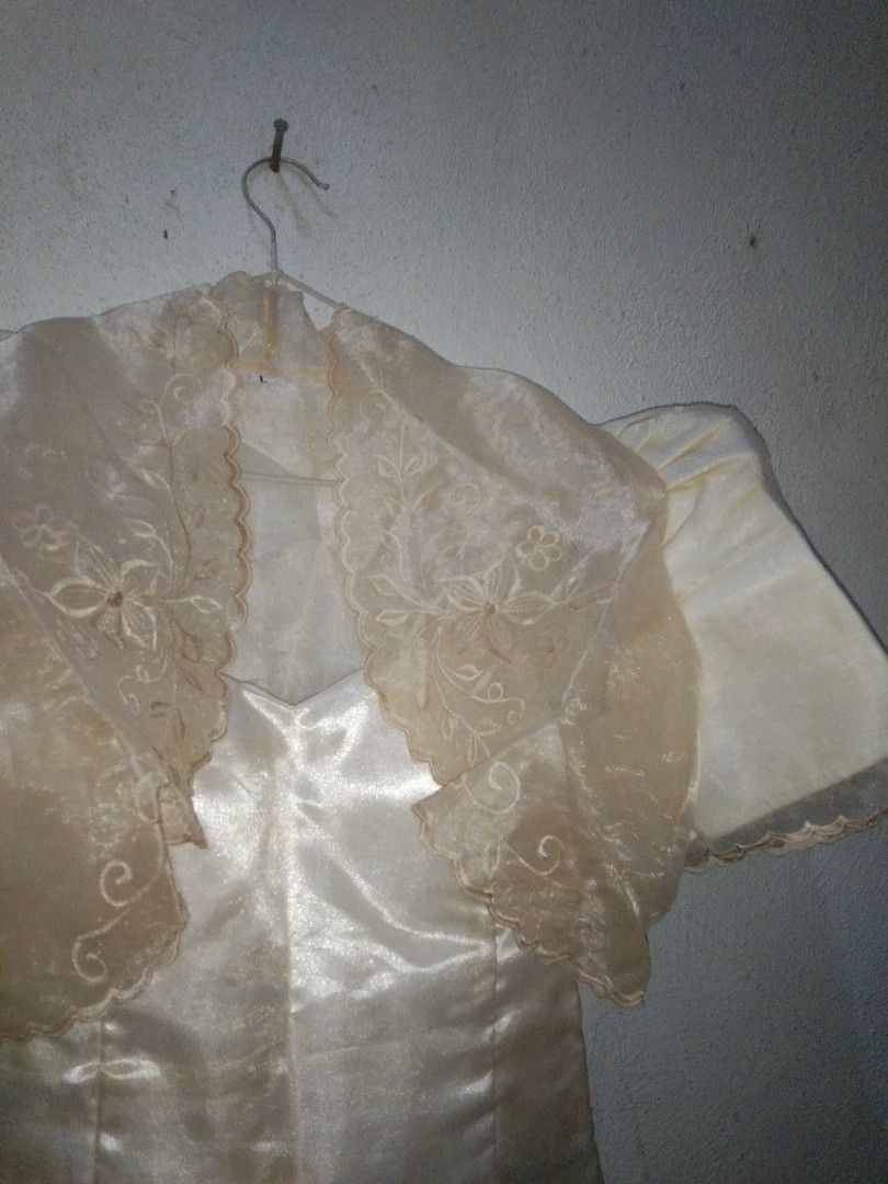 Modern Filipiniana FOR RENT (Category: Traditional & Ethnic wear) located in Pateros City. Submitted by jiari (Listing ID 1375840908, Image 2). Description: FOR RENT Modern Filipiniana with Detachable Sleeve Rental Fee: 500 Security Deposit: 200 Location: Pateros Note: Security deposit will be returned once the owner received the item (and the dress is in good condition). MOP: GCash.