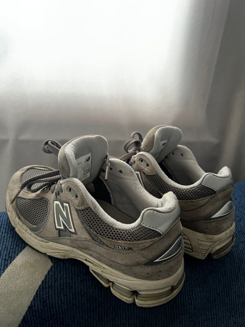New Balance 2002R NB, Fesyen Pria, Sepatu , Sneakers di Carousell