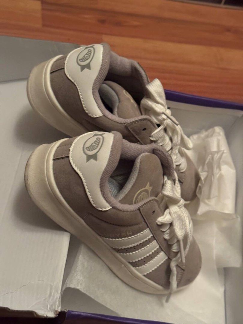 NIL (Category: Sneakers) located in Singapore. Submitted by yelanagoh19375 (Listing ID 1376006129, Image 3). Description: Brought it online. Didn’t like it as I brought a puma. Fast deal 30.