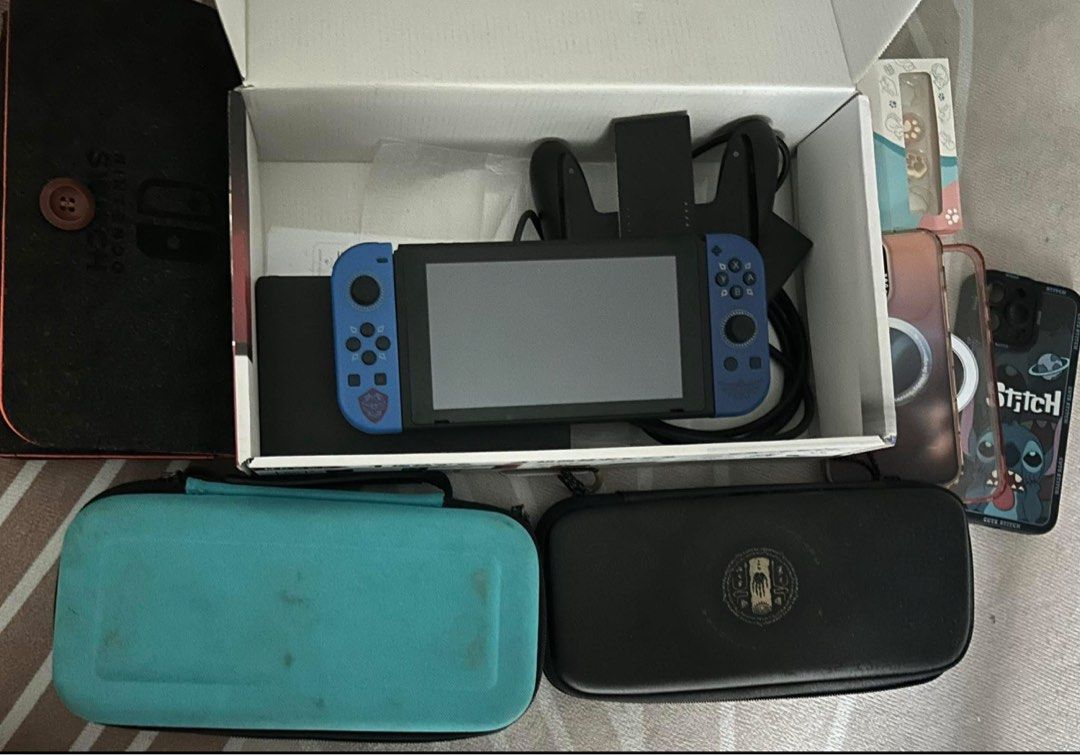 Nintendo Switch Gen 1 + Accessories62863061305091117