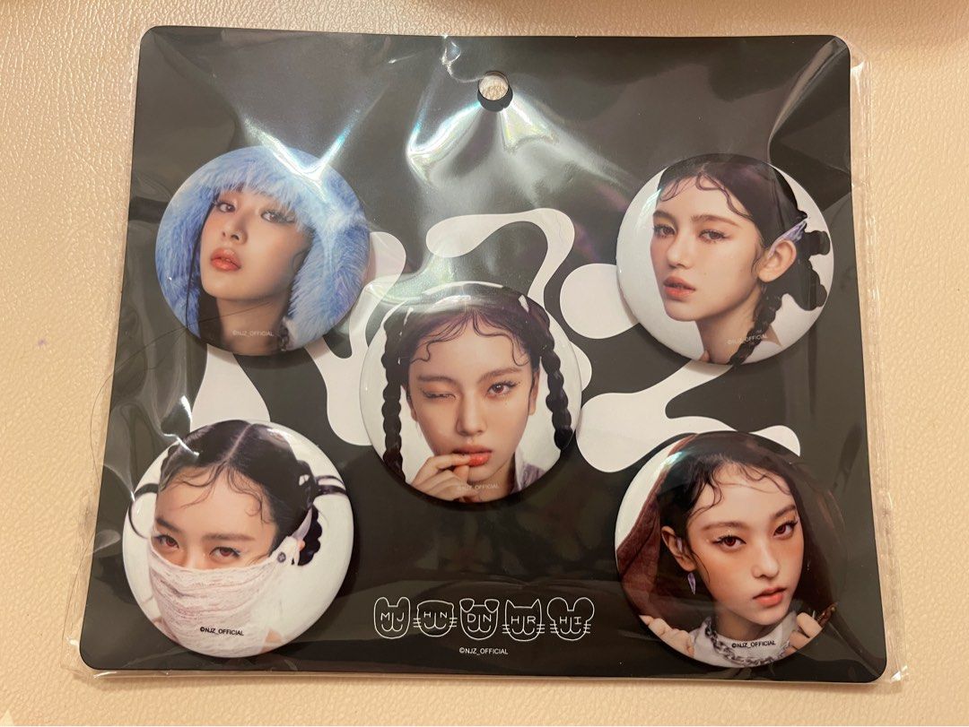 NJZ COMPLEXCON 襟章, 興趣及遊戲, 收藏品及紀念品, 韓流- Carousell