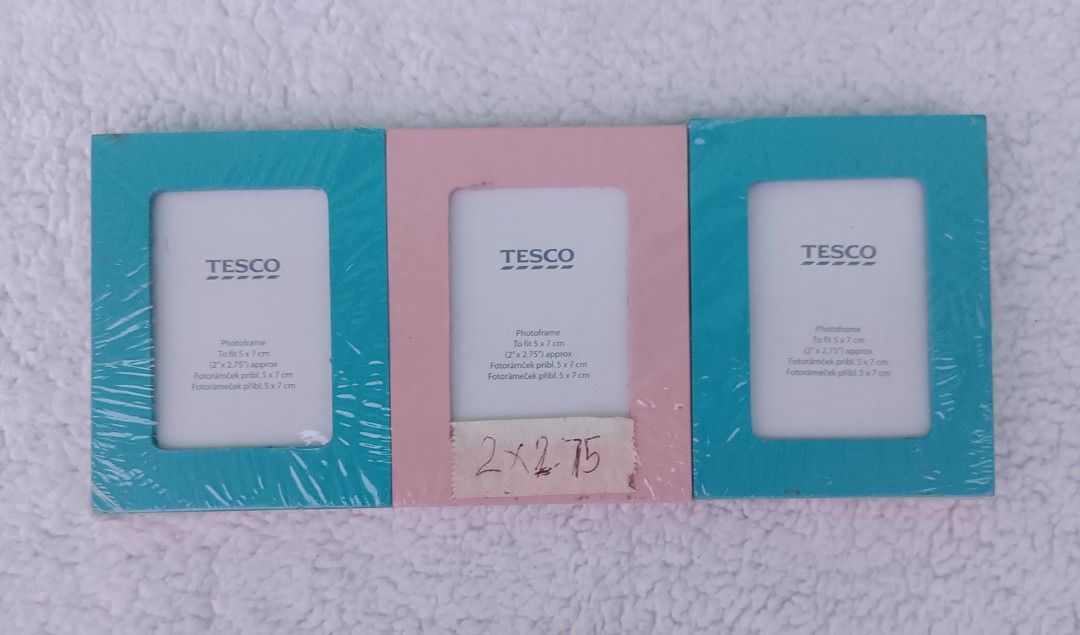 One pack of mini photo frames (Category: Frames & Pictures) located in Batangas. Submitted by buddy_and_willow (Listing ID 1375873014, Image 1). Description: PAYMENT FIRST VIA GCASH SHIPPING VIA J&T or LBC. SF CARE OF BUYER. FOR FRAGILE ITEMS LIKE FRAMES OR THOSE WITH GLASS, I HIGHLY RECOMMEND LBC FOR THE SHIPPING.