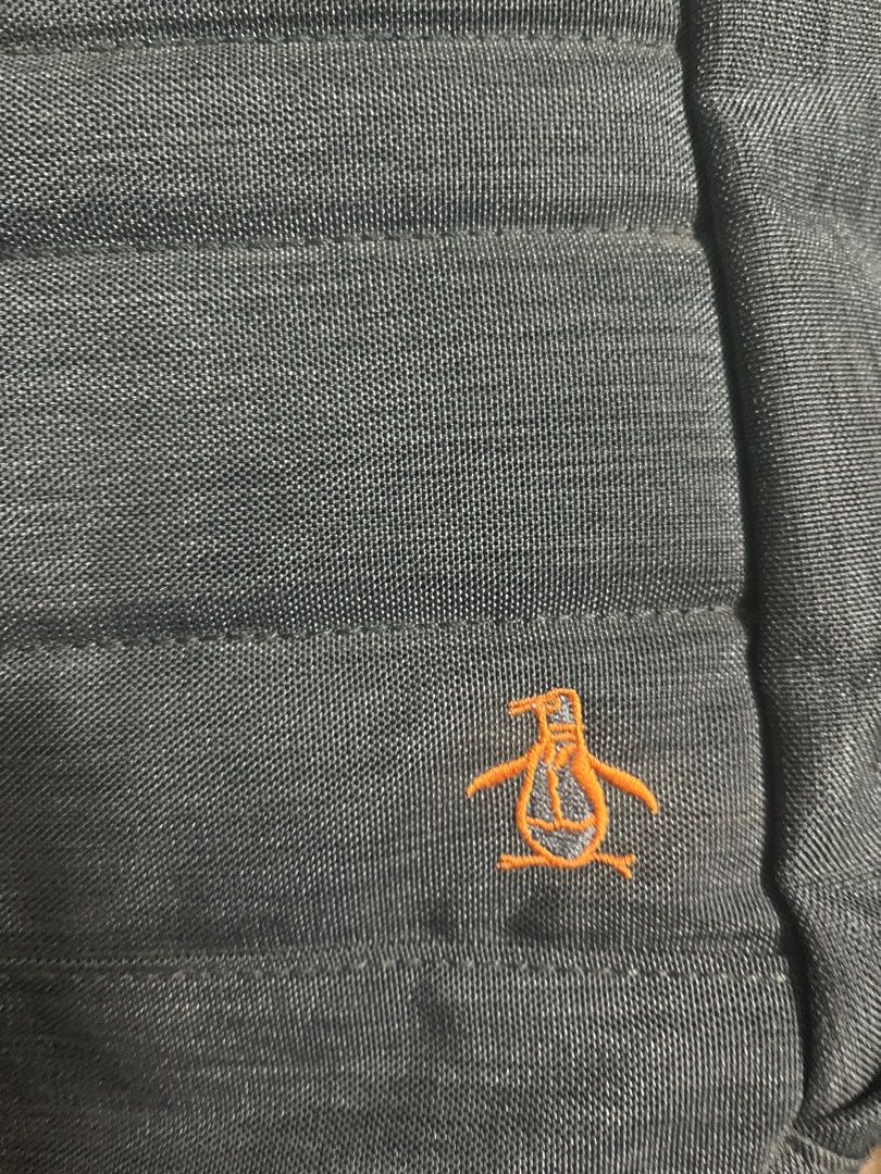 Penguin Laptop Bag (Category: Backpacks) located in Pasay City. Submitted by philippps (Listing ID 1375996581, Image 3). Description: Orig price 12k Used once for travel sa ibang bansa Laptop/Travel bag Penguin brand 10/10 condition .