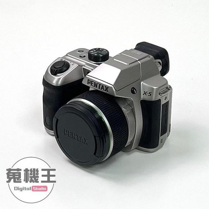 由 winson999888 (刊登 ID 1375915230，圖片 1) 提交，位於 台北市 (Taipei) 的 【蒐機王】Pentax X-5 X5 類單眼 數位相機【可用舊3C折抵購買】D4288-6 (類別：相機)，說明：【商品貨號】D4288 【名稱】Pentax X-5 X5 類單眼 數位相機 【顏色】黑色 【品相描述】外觀良好 【新舊程度】中古品 / 90%新 【保固狀態】店家責任保固七天 【配件說明】背帶、無盒裝 【NCC認證碼】N/A 【BSMI商檢字號】N/A 【賣場管理代碼】06，GA5 -------------------------------------- 【商品狀態分級說明】 ● 100%新 = 全新未拆封新品 ● 95%新 = 機況如新品一般 ● 90%新 = 僅些許使用小痕跡 ● 85%新 = 外觀有較明顯痕跡 ● 80%新 = 外觀較重的使用痕跡 ● 70%新 = 商品瑕疵或功能異常 -------------------------------