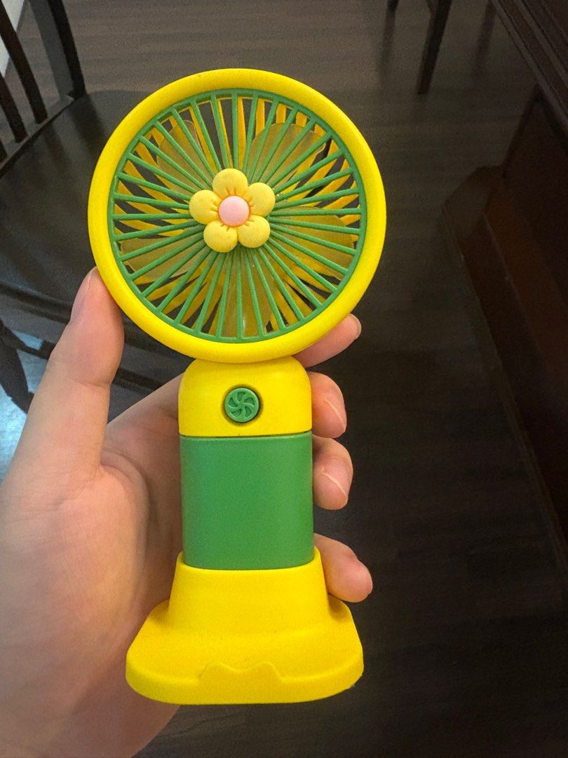 Portable Mini Fan – USB Rechargeable, Compact & Quiet