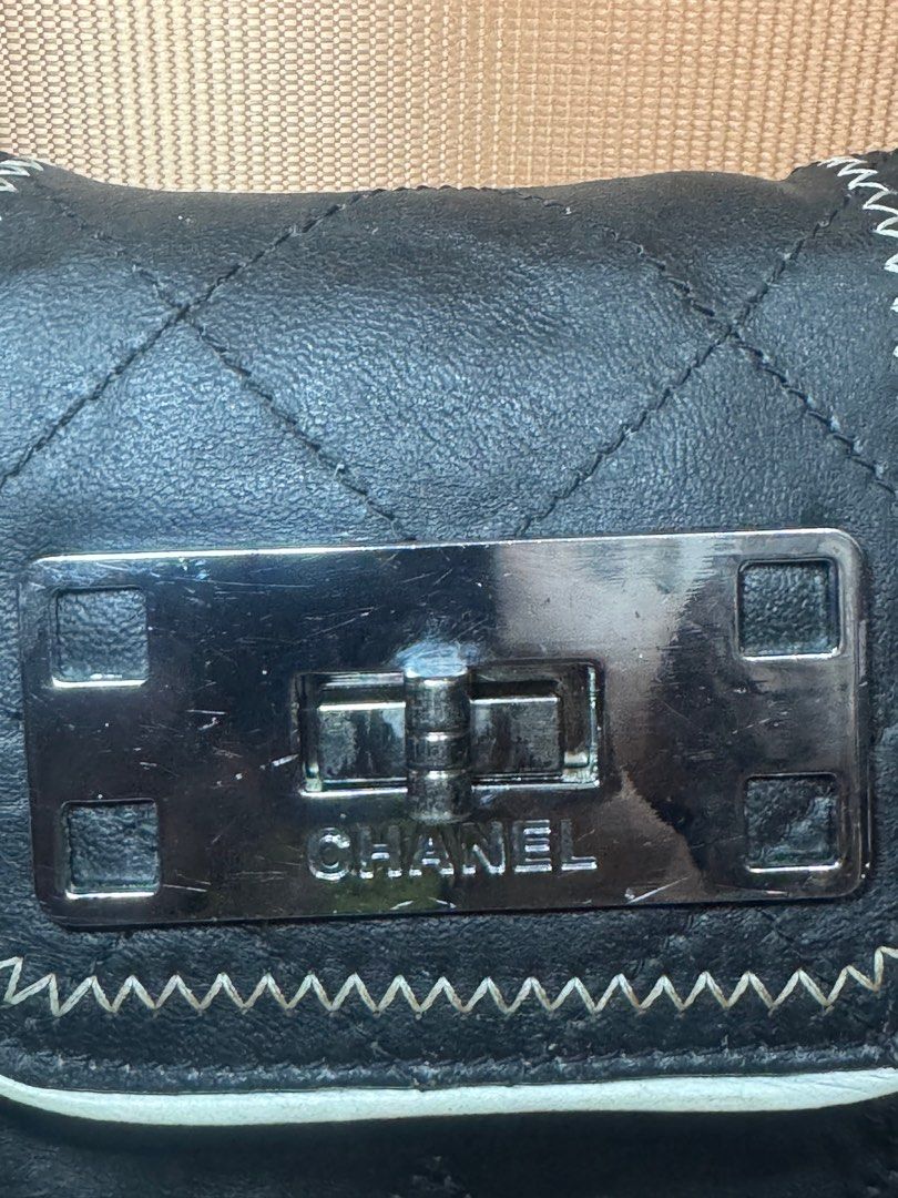 Preloved Chanel tote (Category: Luxury Bags & Wallets) located in Manila. Submitted by nylan1227 (Listing ID 1375979355, Image 2). Description: .