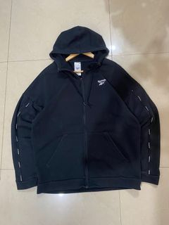 (Category: ) located in . Submitted by hustlethrift_2600 (Listing ID 1375903089, Image 1). Description: .