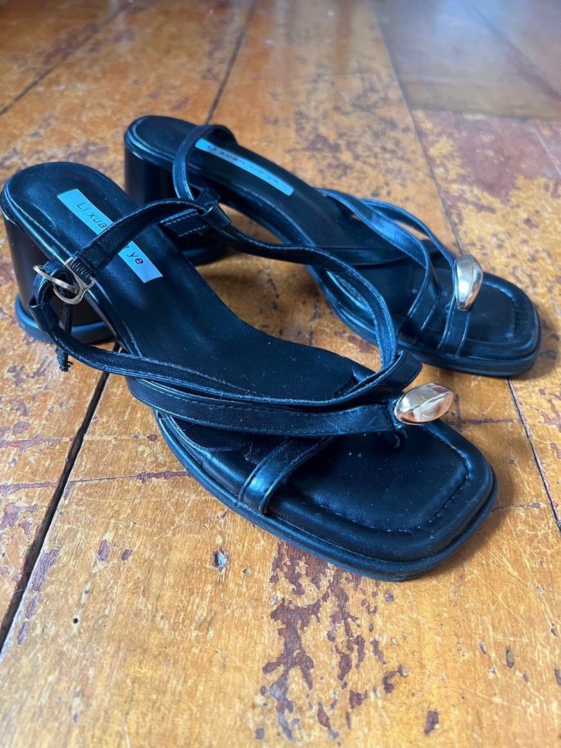 Sandals (Category: Flats & Sandals) located in Rizal. Submitted by hobbyist_declutter (Listing ID 1375856158, Image 3). Description: Delivery Grab, Lalamove, LBC Payment Gcash or BPI Not used.