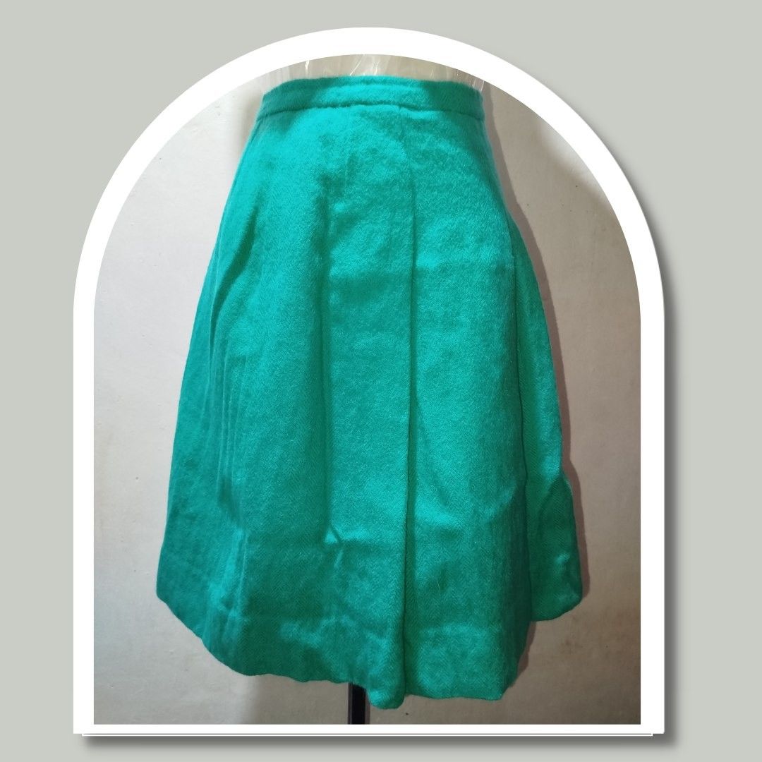Seafoam Green Midi Skirt (Category: Skirts) located in Manila. Submitted by prelovedbylin___ (Listing ID 1375880801, Image 1). Description: 📝dm for details!.