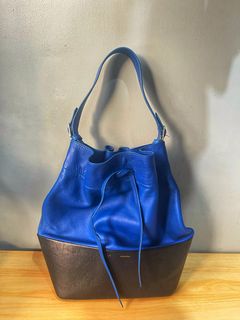 (Category: ) located in . Submitted by celebritycloset888 (Listing ID 1375935572, Image 1). Description: .