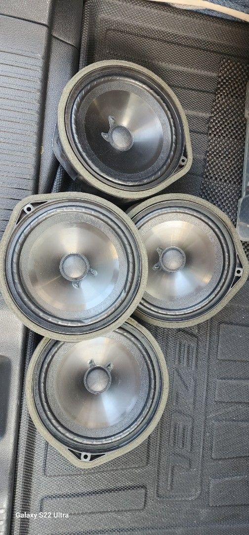 Speakers 6.5" Honda Vezel (Category: Soundbars, Speakers & Amplifiers) located in Singapore. Submitted by shabby72 (Listing ID 1375851453, Image 1). Description: letting go cheap cheap stock speakers 🔊 from my car due to i upgrade my sound systems...negotiable and self collect..