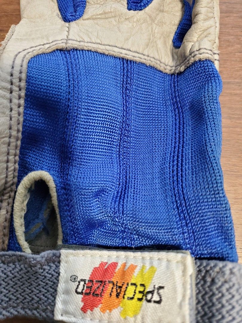 Specialized Cycling Gloves (Category: Parts & Accessories) located in Singapore. Submitted by easterntigerboo (Listing ID 1375889530, Image 3). Description: Blue and grey cycling gloves. Leather and mesh construction. Velcro wrist closure. Good for cycling and sports. Some wear..