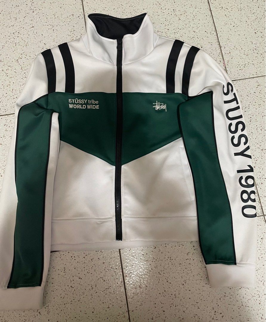 Stussy jacket (Category: Women's Clothes) located in Penshurst. Submitted by leoniemckin (Listing ID 1375946460, Image 2). Description: Size 12 .