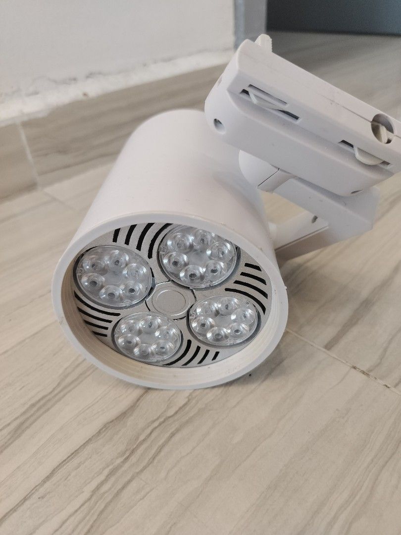 Track lights (Category: Lighting) located in Singapore. Submitted by bunny1502 (Listing ID 1375889709, Image 2). Description: Quick sale!! Selling as a bundle of 5 track lights. 3 small and 2 big. Big: 15cm length by 10cm width Small 10.5cm length by 7cm width.