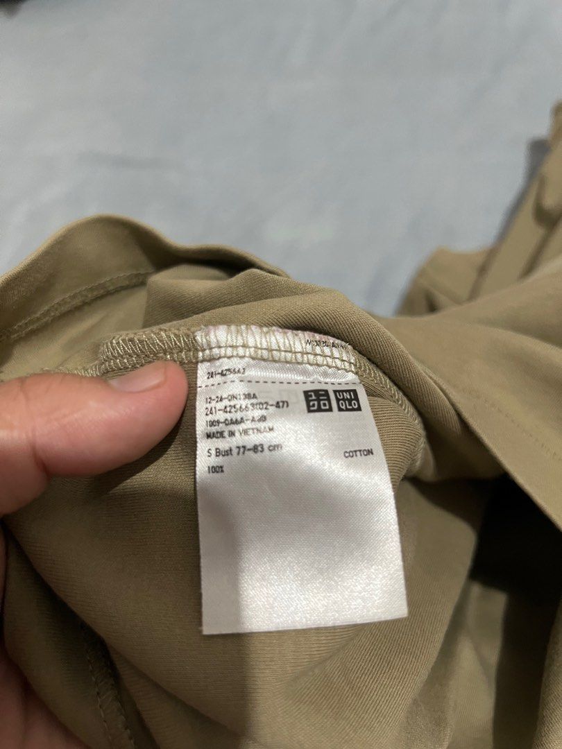 Uniqlo for women (Category: Shirts) located in Manila. Submitted by daddyj1234 (Listing ID 1375979573, Image 2). Description: Uniqlo Crew neck tshirt for women Size: Small for women Color rate: 9/10 Not ukay/ thrifted Pre loved Gcash or Maya payment Shipping shoulder by buyer Loc: Mandaluyong City.